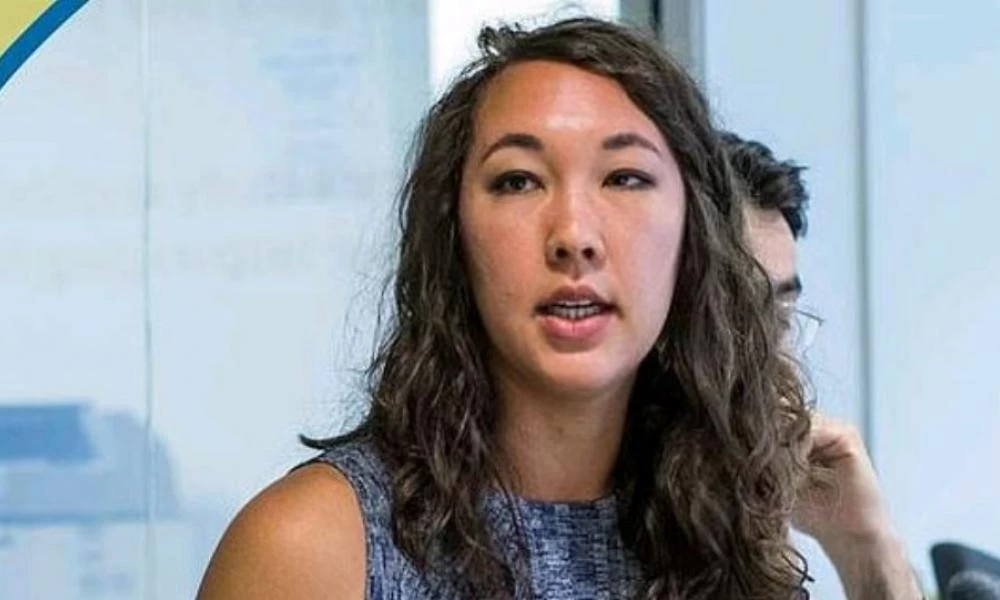 Αμερικανίδα νοσοκόμα έκανε το εμβόλιο της Pfizer και εμφάνισε πυρετό 40,5!